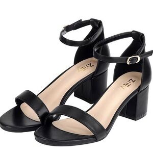 NWT/Box ZriEy Women's Strappy black Chunky Low Heeled Sandals Size 7
